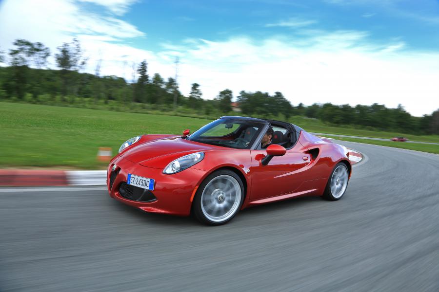  Alfa Romeo 4C Spider (960) 2015 года  (WW) (фото 14 из 59)